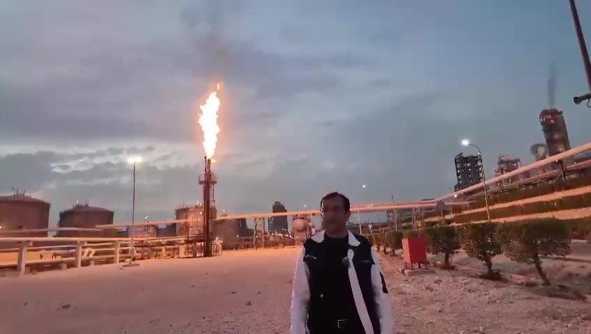 ویدیو، ضرغام بهروزی، معاون مدیرمجتمع آریاساسول: آتش و دود مشاهده شده مربوط به فلر بویل آف تانکر اتیلن است.